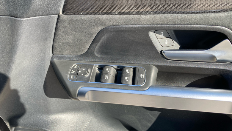 Mercedes-Benz GLB 200 AMG Line Premium 5dr 7G-Tronic Petrol Estate